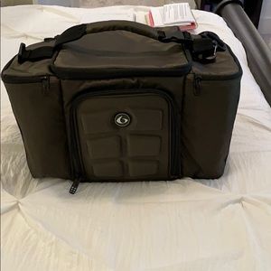 Six Pack Fitness Lunchbox meal prep bag dark green